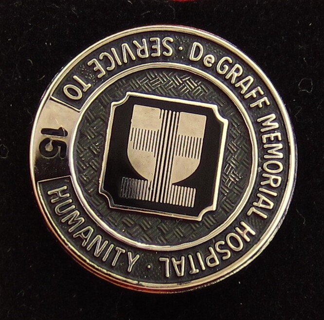 Sterling DEGRAFF MEMORIAL HOSPITAL Pin SERVICE TO HUMANITY 15 YEAR Religious PIN