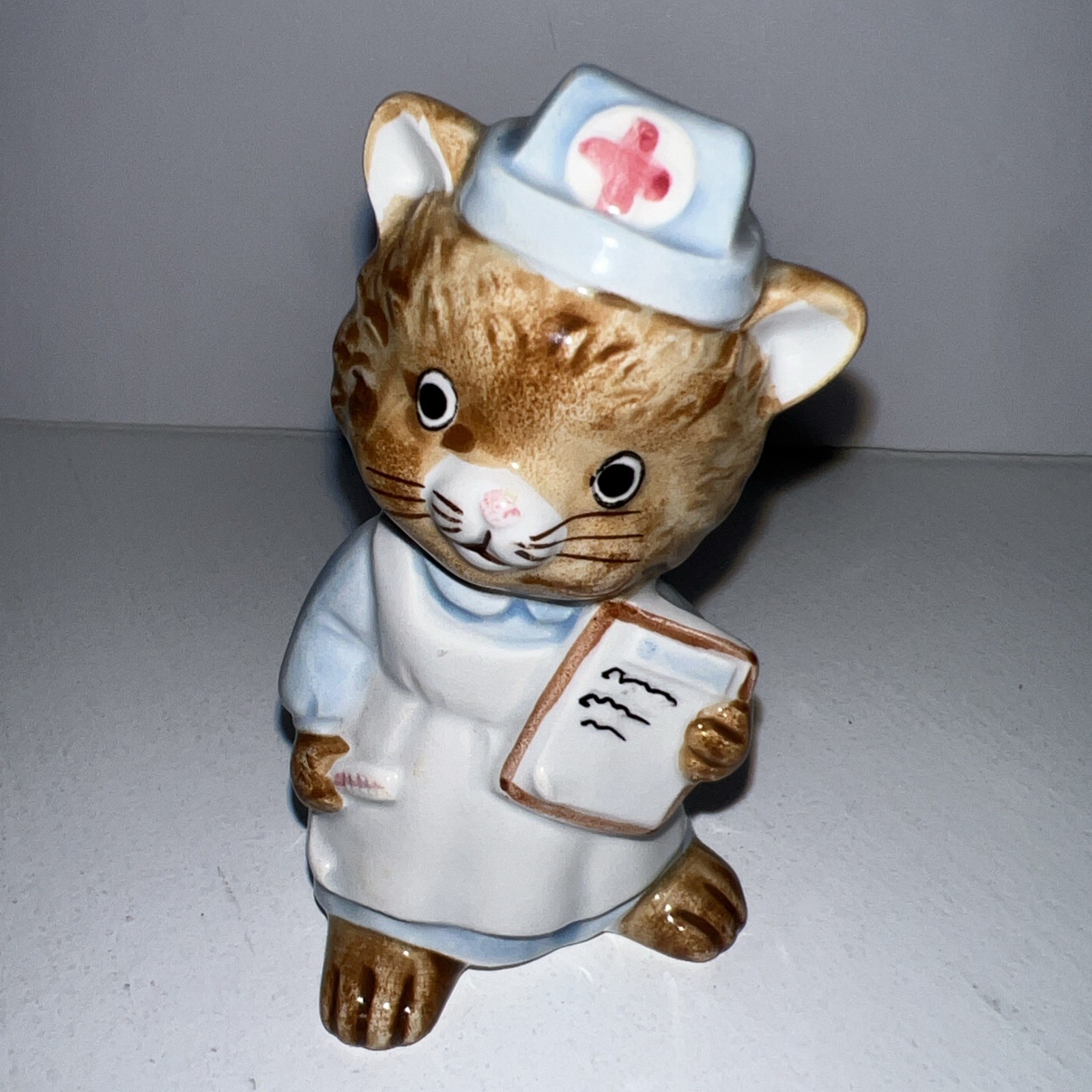 VINTAGE KITTY NURSE Ceramic Figurine Quon-Quon Made in Japan 3.25″