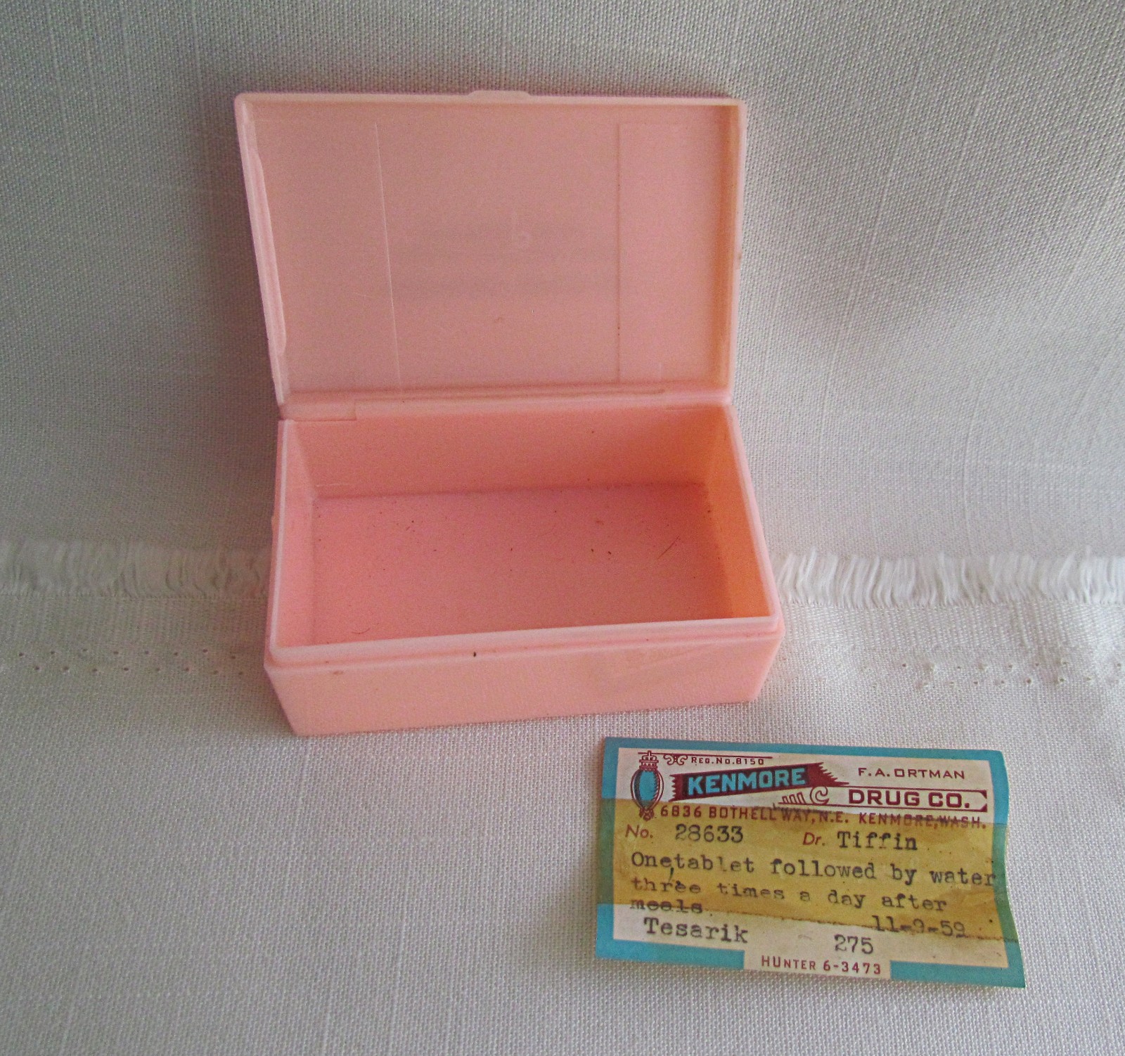 Vtg Pink Plastic Pharmacy Prescription Drug Pill Box Kenmore Drug Co, Wash 1959
