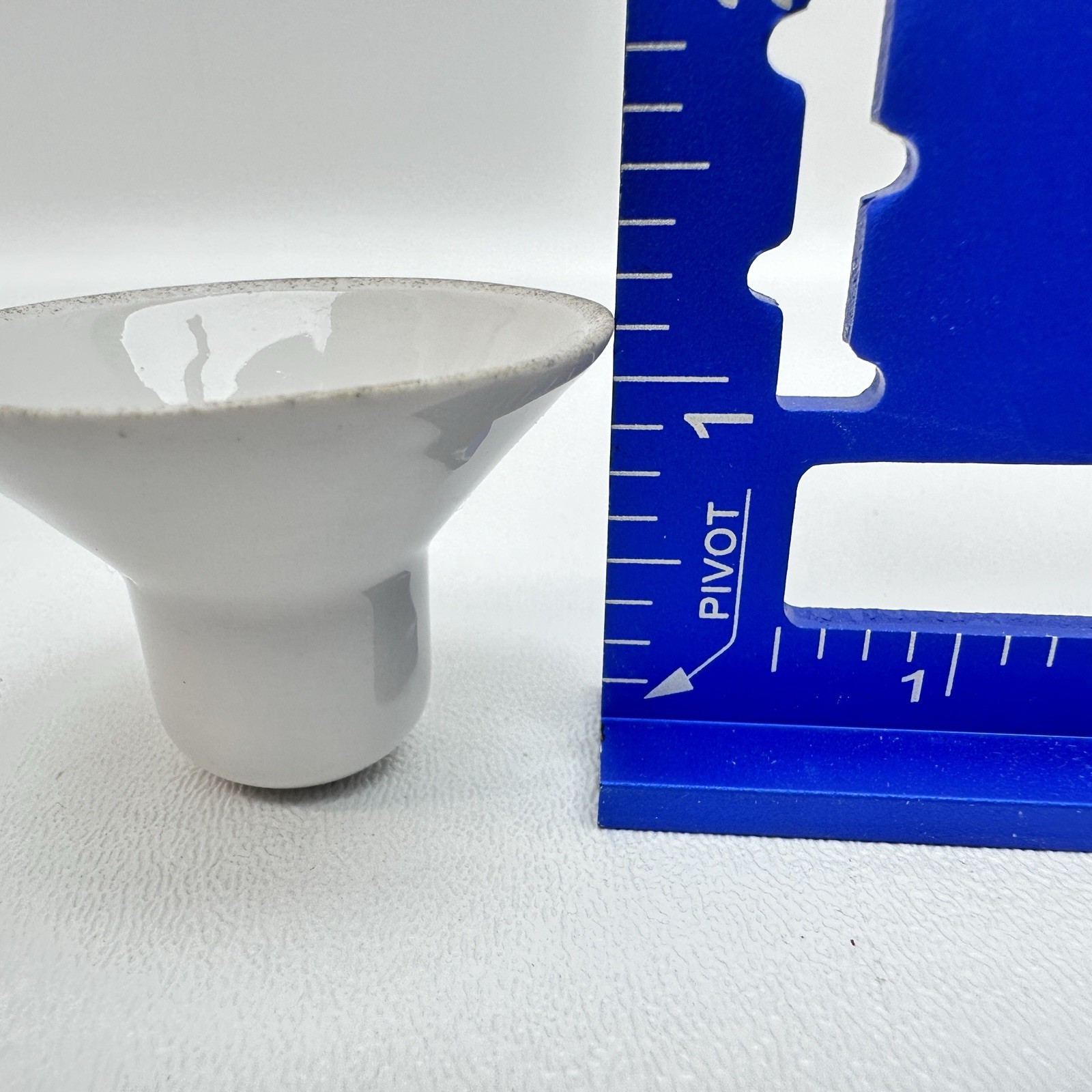 Vintage Porcelain 3cc Pill Dissolver – Medical – Pharmacy – Measuring Cup