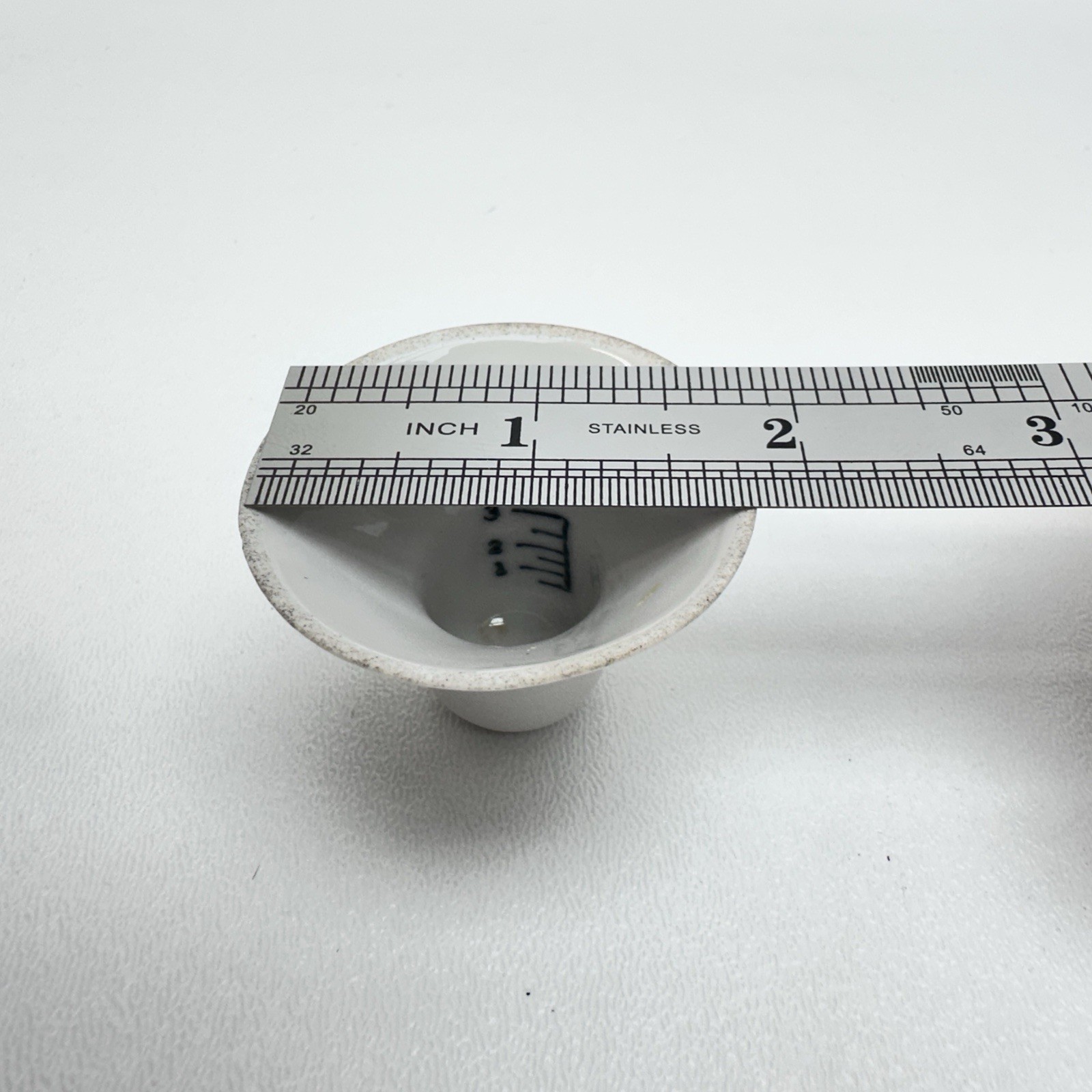 Vintage Porcelain 3cc Pill Dissolver – Medical – Pharmacy – Measuring Cup