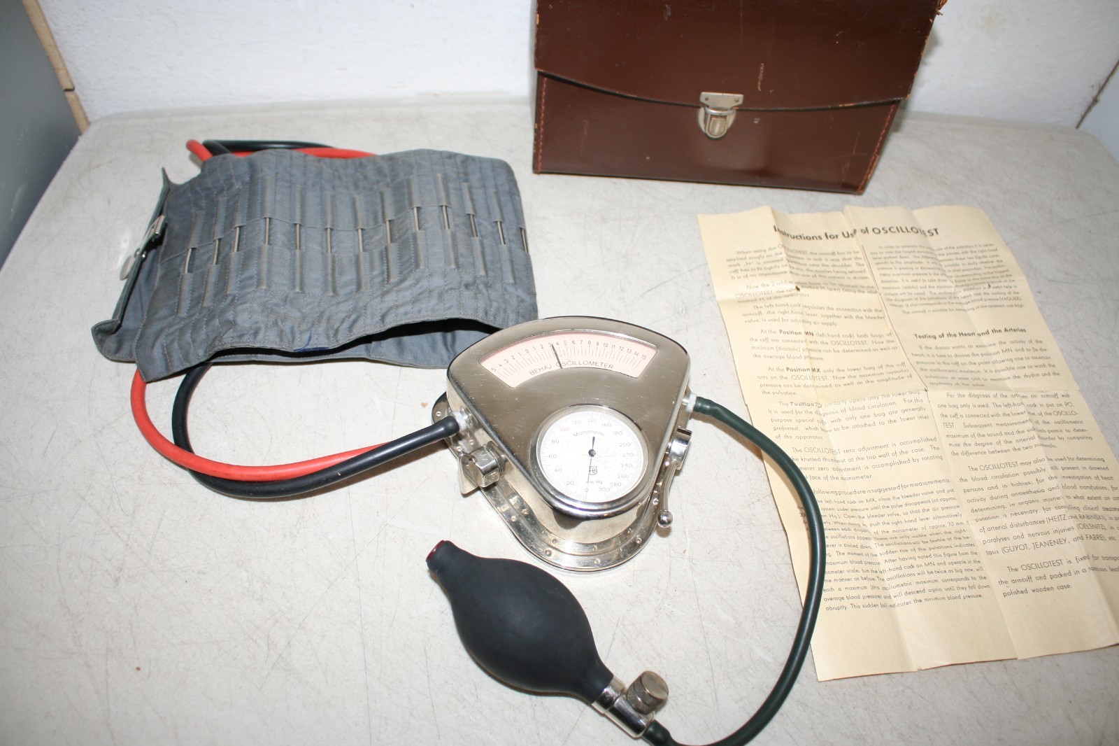 Vintage Pachon Behaj Oscillometer BP Monitor W/Case, Bulb, Cuff, Manual Germany