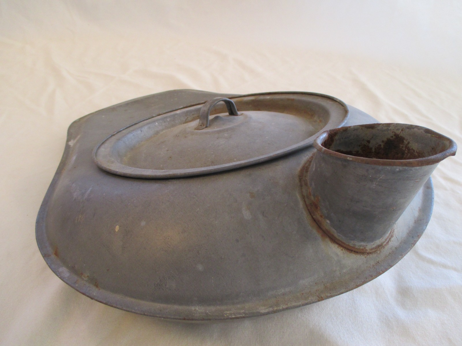 Vintage Unbranded Metal Bedpan/Urinal with Lid