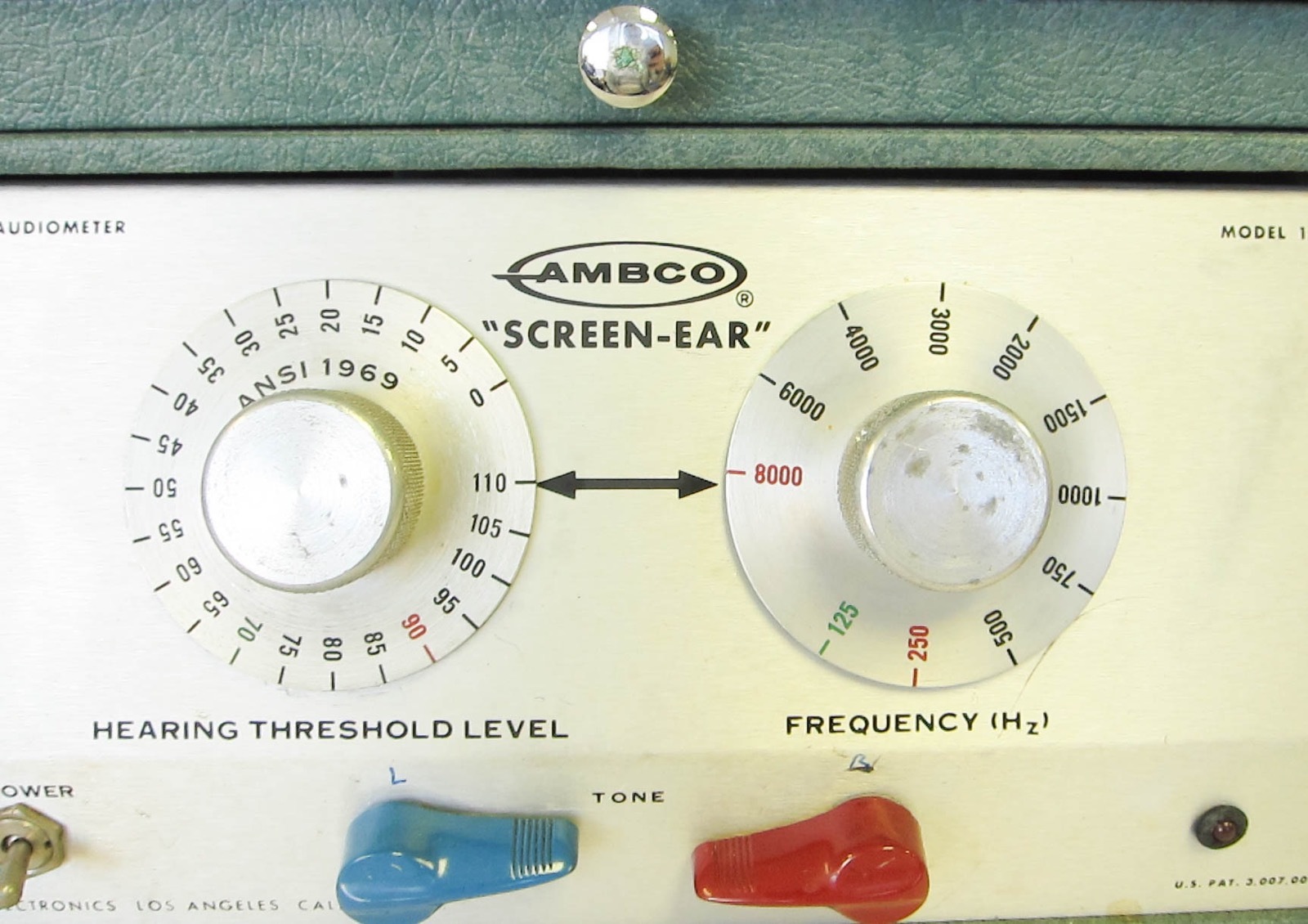 Ambco 1122 Portable Audiometer Screen Ear Screening Tester Headset Power Supply