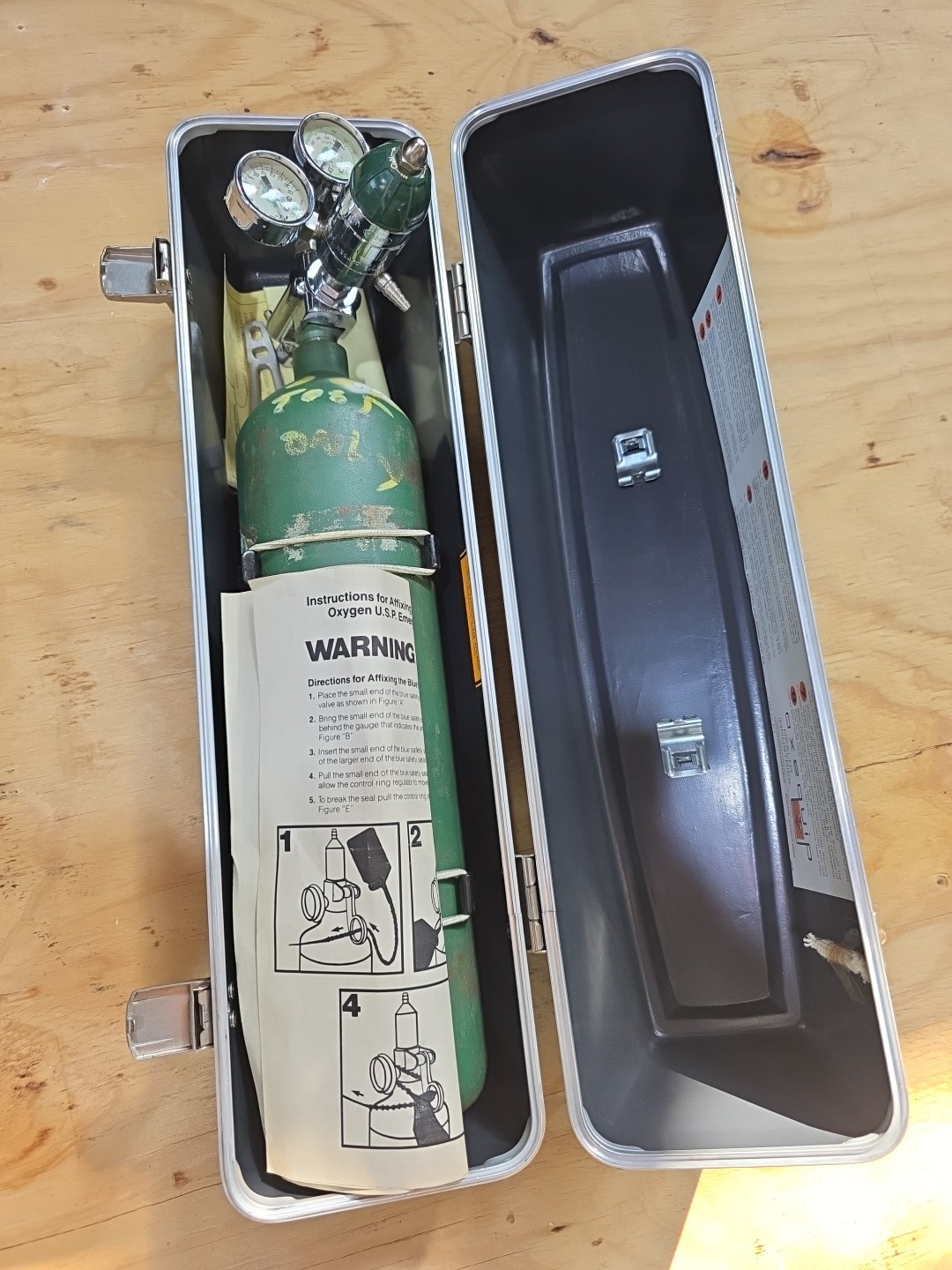 Vintage Portable Oxygen Kit Green Sphere Tank w/ Carrying Case, Aristocrat Inhal