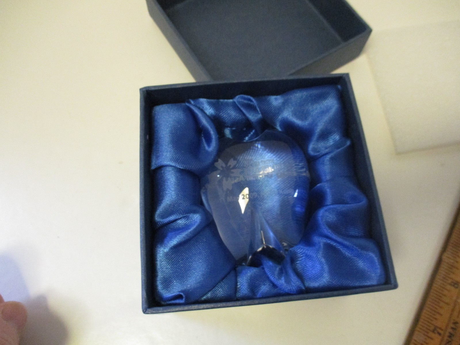 2009 Hong Kong, China Dental Association Glass tooth Paperweight/Display Item -a