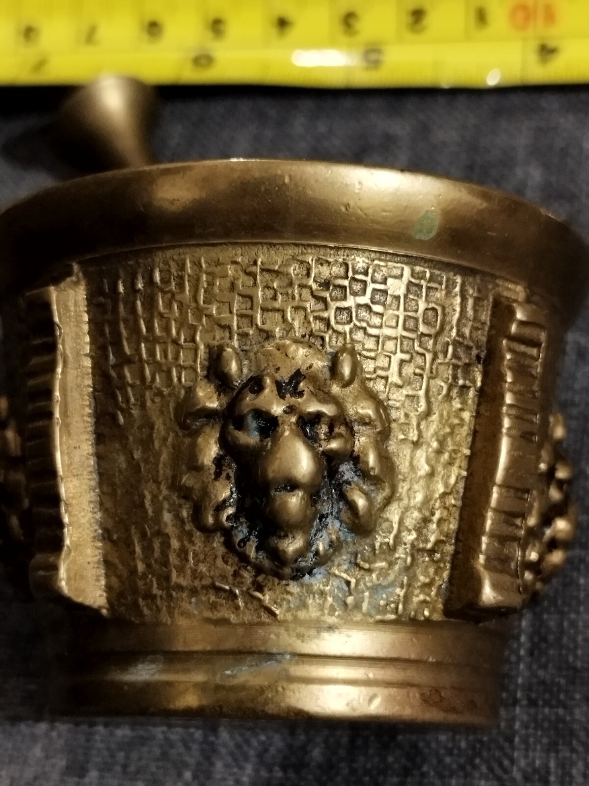 MALL BRONZE BRASS MORTAR AND PESTLE / Lion head figure
