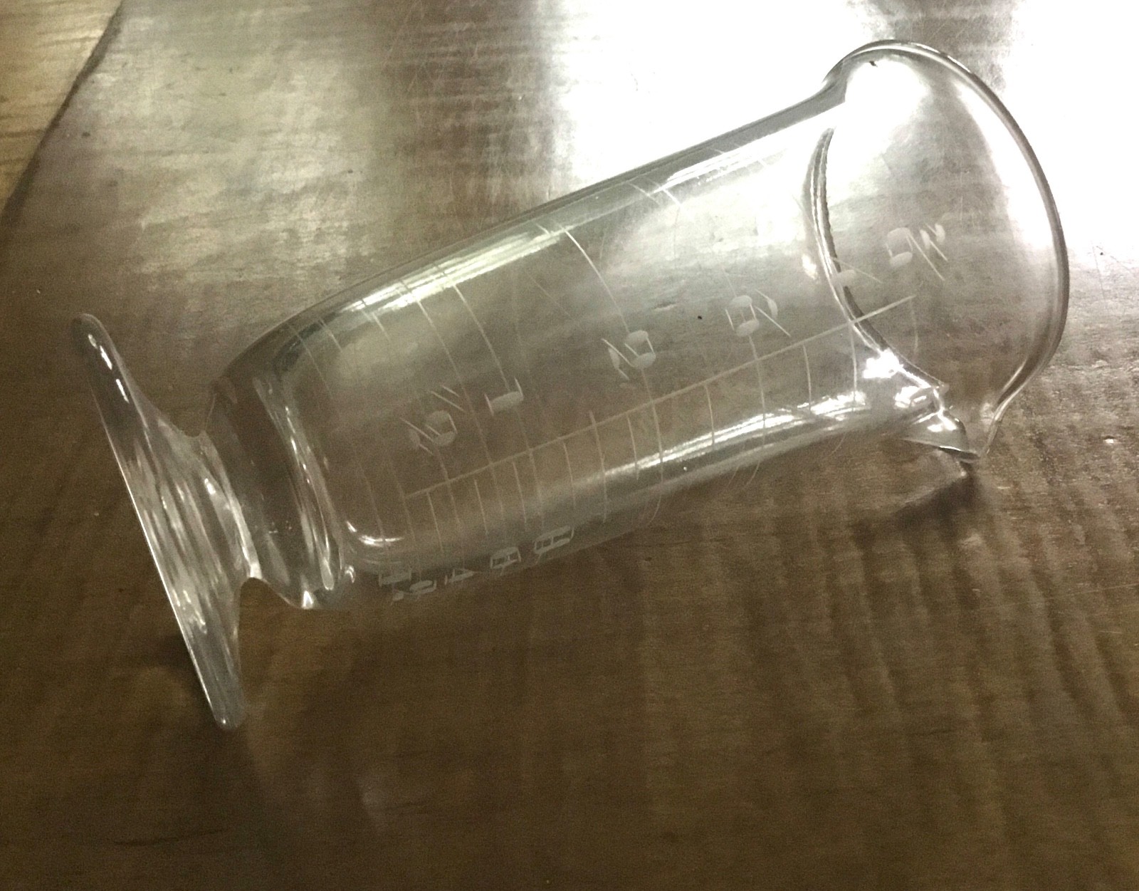 Clear Glass GRADUATED CYLINDER – FGC pharmacy drug store tulip shape 5.5in