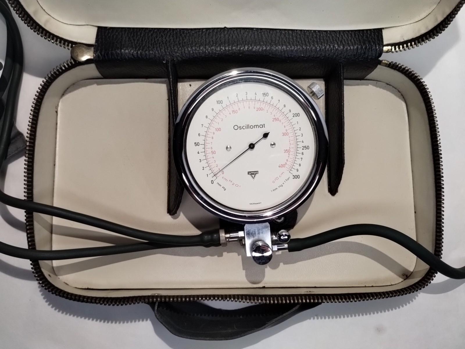 Vtg Riester Oscillomat Blood Pressure Device Sphygmomanometer Portable Germany