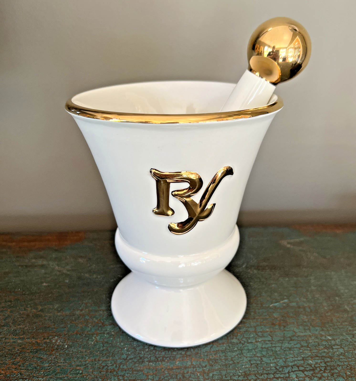 VTG. RX OWENS ILLINOIS PHARMACY MORTAR & PESTLE / GOLD GILDING APOTHECARY PIECE