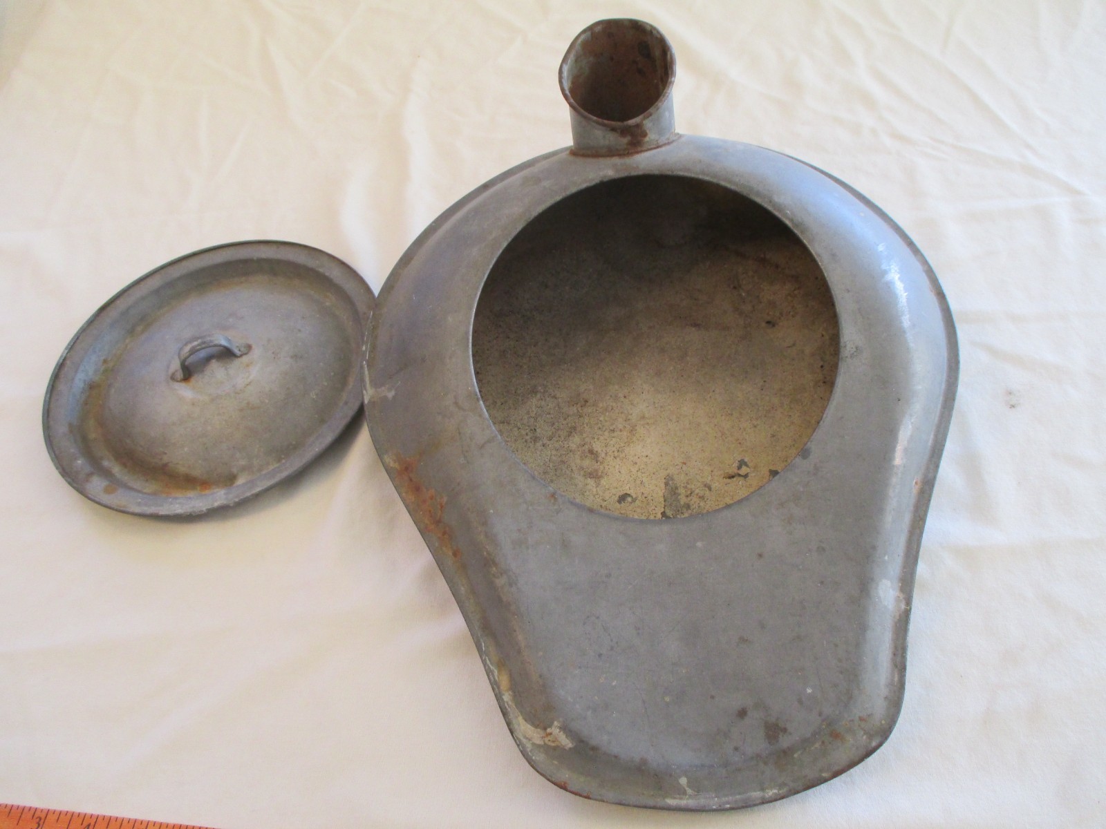 Vintage Unbranded Metal Bedpan/Urinal with Lid