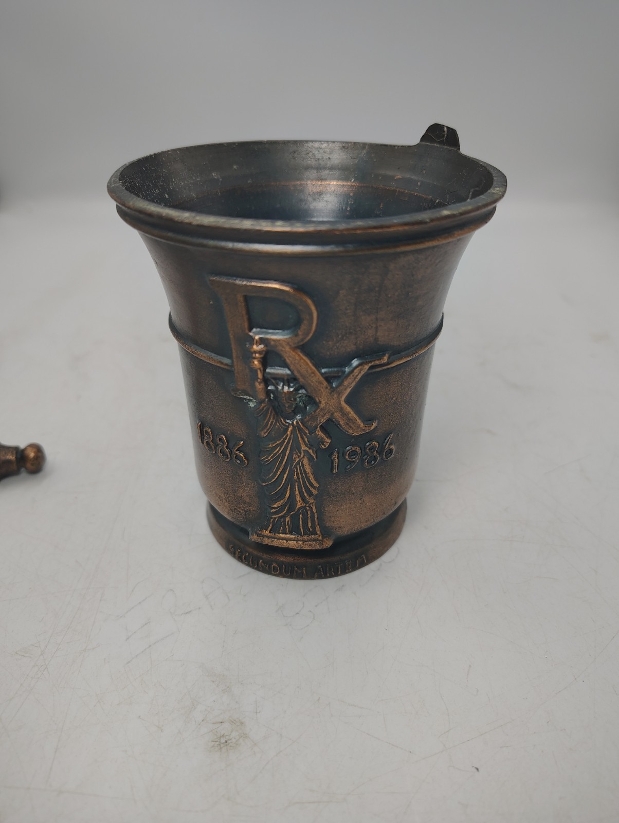 VTG 1986 Schering Corp Mortar & Pestle Statue of Liberty Centennial Bronze Finis