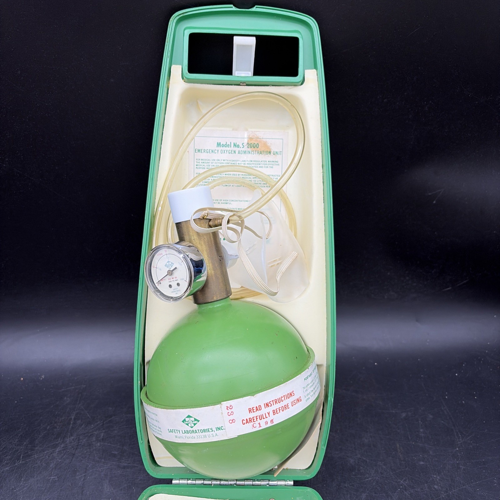 Vntg SafTLabs Portable Oxygen Kit Green Sphere Tank Carrying Case S-2000