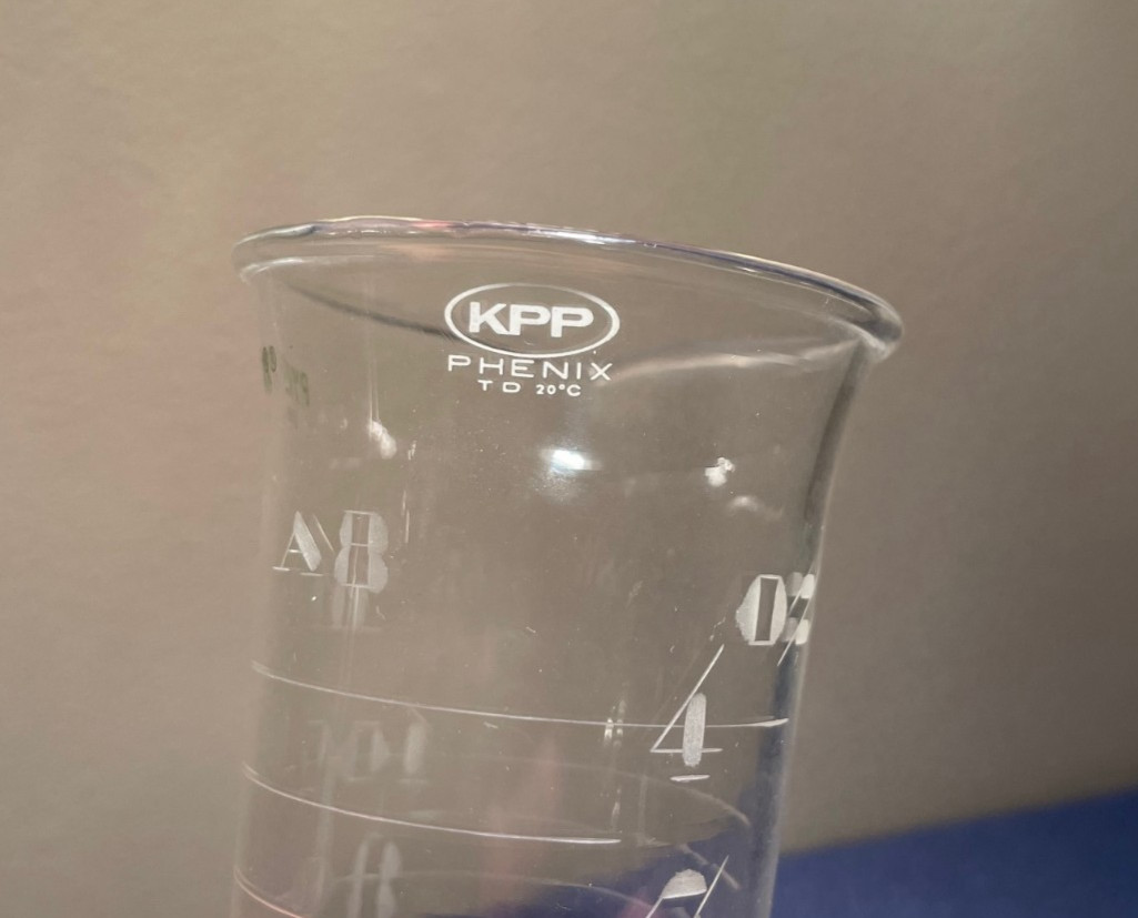 Vintage KPP Phenix Pyrex Pharmaceutical Graduated Beaker w/ Scales, 4 OZ/100 mL