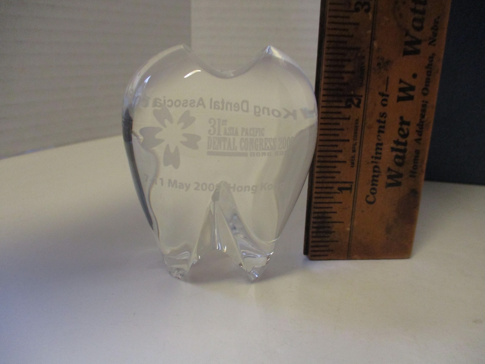2009 Hong Kong, China Dental Association Glass tooth Paperweight/Display Item -a