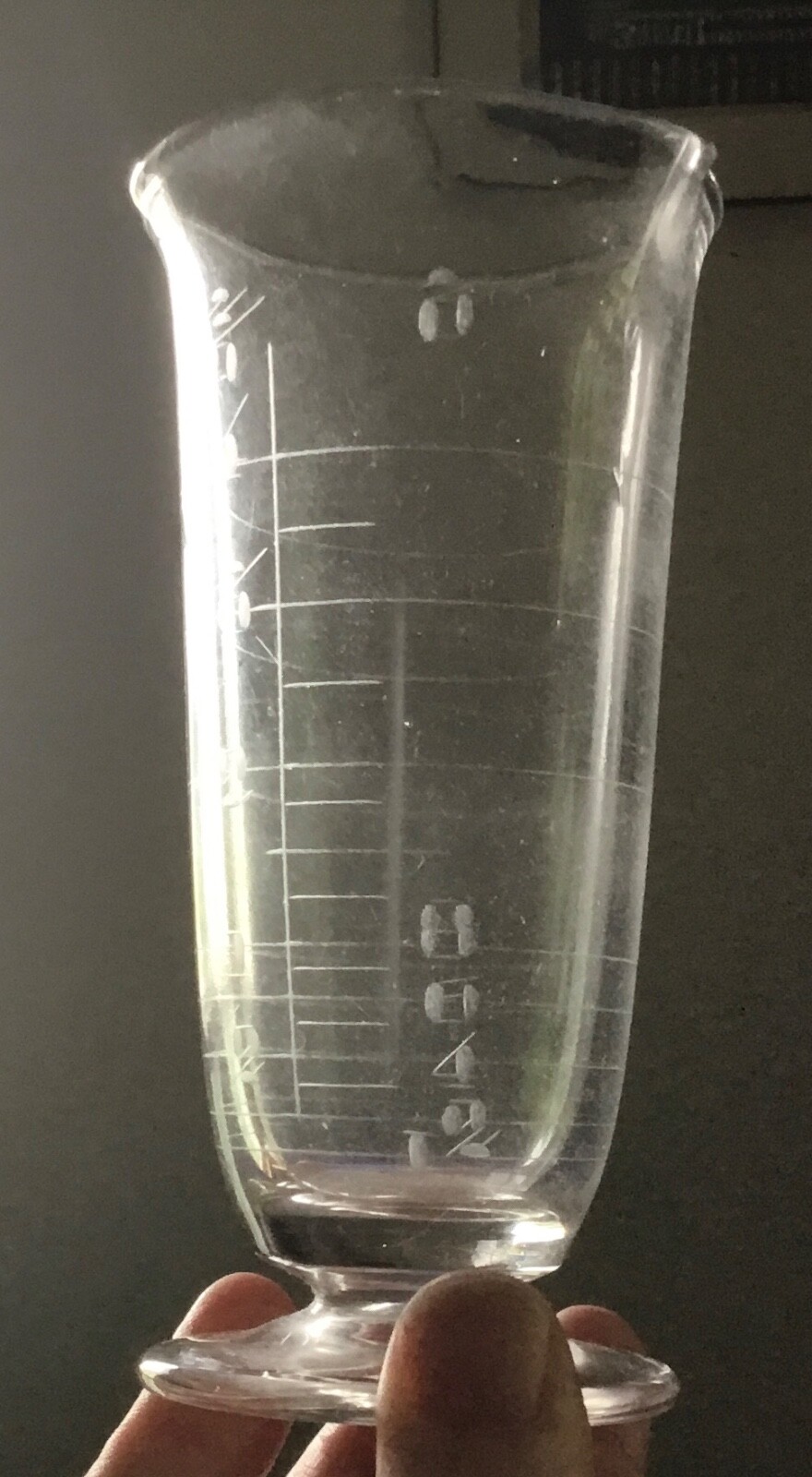 Clear Glass GRADUATED CYLINDER – FGC pharmacy drug store tulip shape 5.5in
