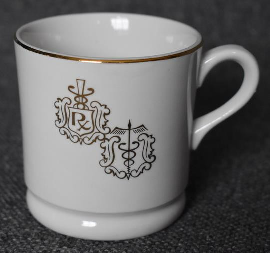 HANDSOME VINTAGE OWENS ILLINOIS PHARMACEUTICAL PHARMACIST PHARMACY MOTIF MUG #1
