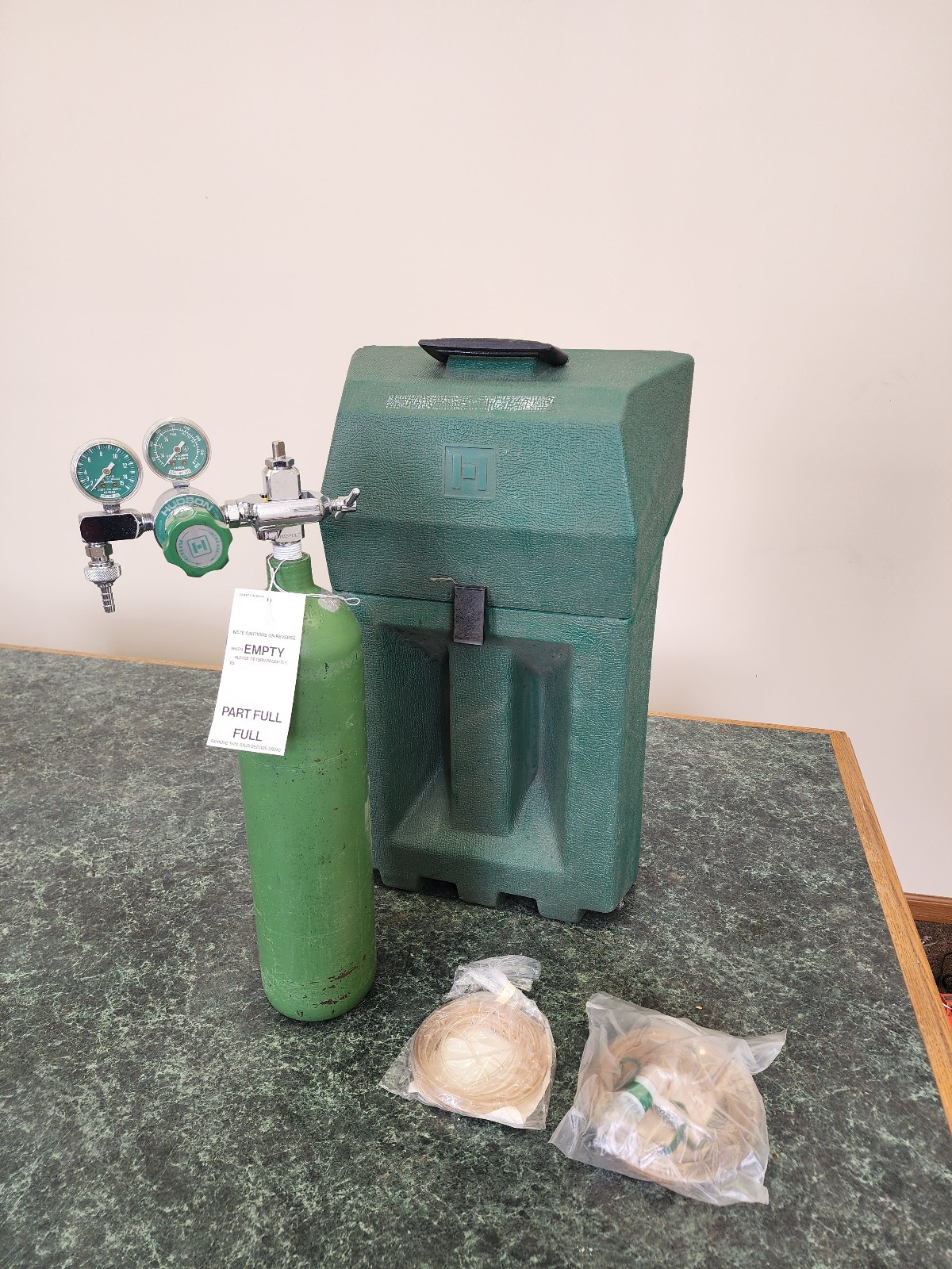 Hudson No. 5005 Portable Life Saver Unit Cylinder, Mask, Cannula & Case