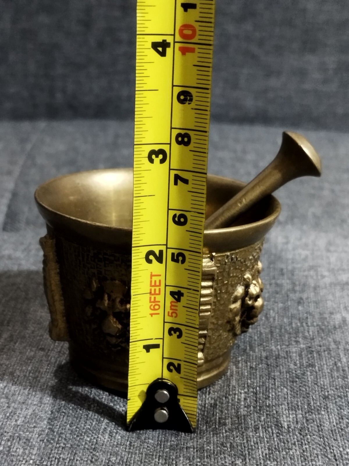 MALL BRONZE BRASS MORTAR AND PESTLE / Lion head figure