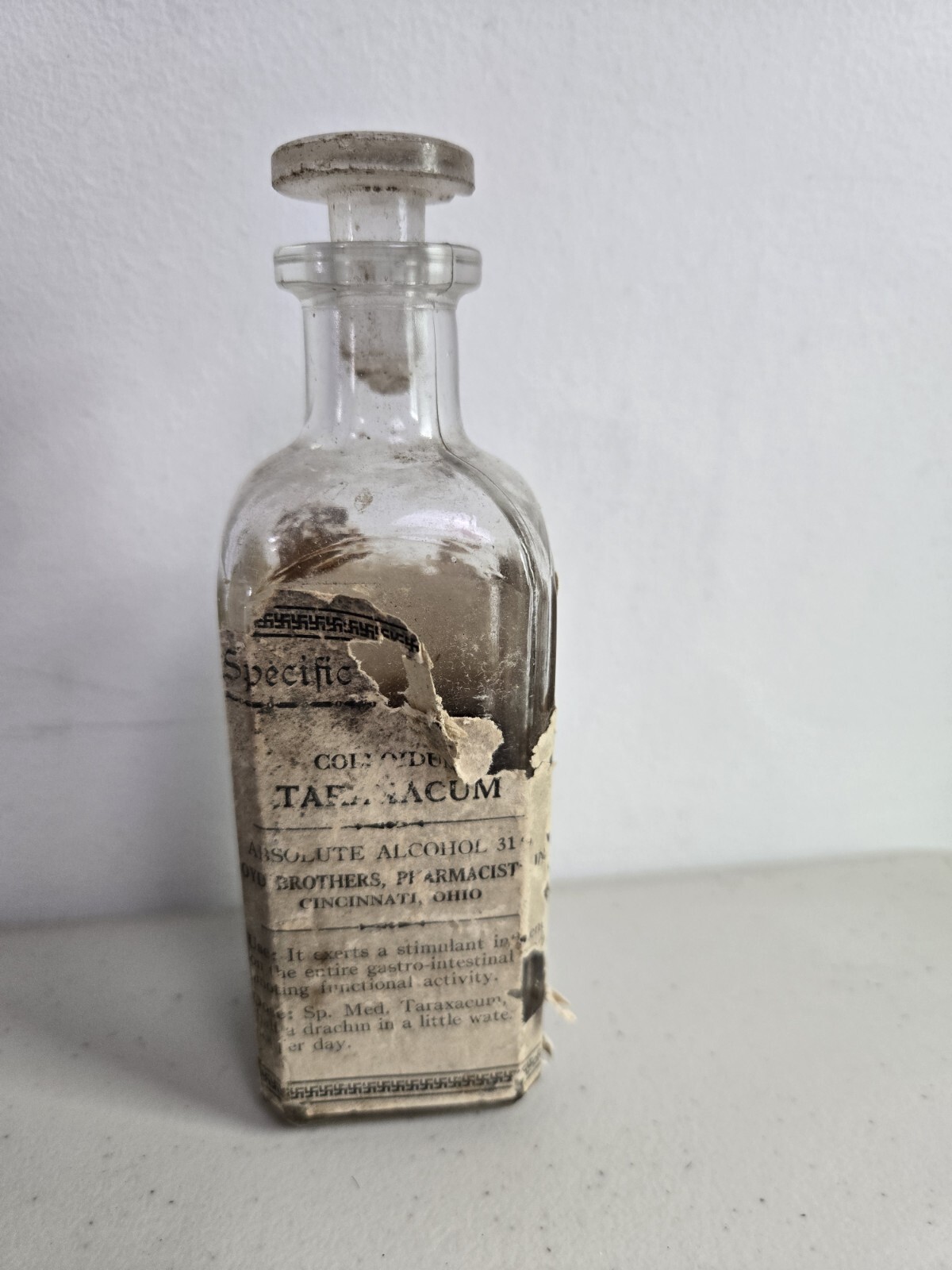 Vintage 5.5″ Taraxacum Glass Pharmacy Bottle Boyd Brothers Cincinnati Ohio