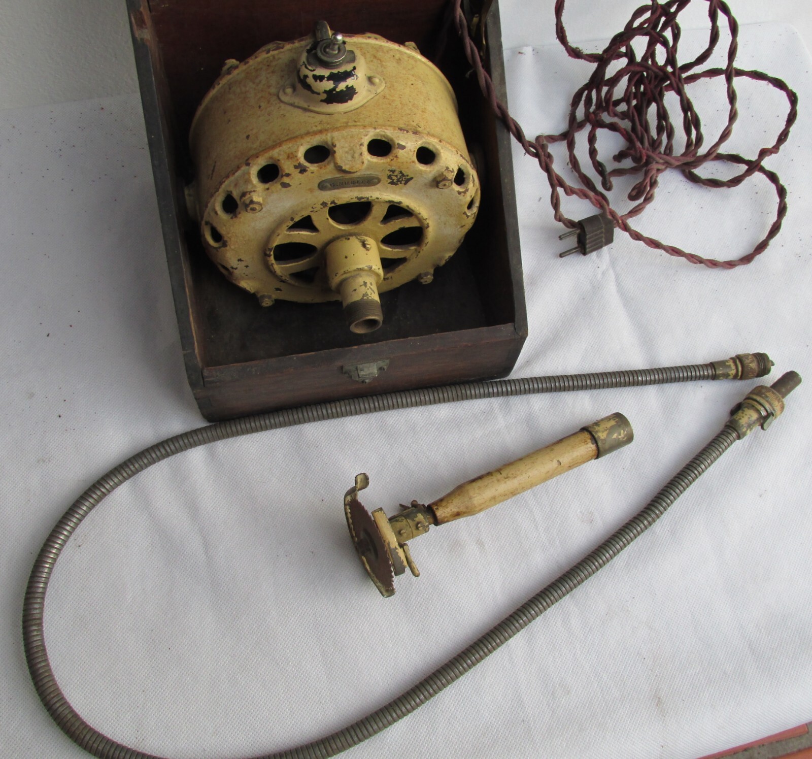 SUPER RARE BONE AUTOPSY SAW MADE WITH GE FAN PANCAKE MOTOR CIRCA 1900, MOTOR RUN