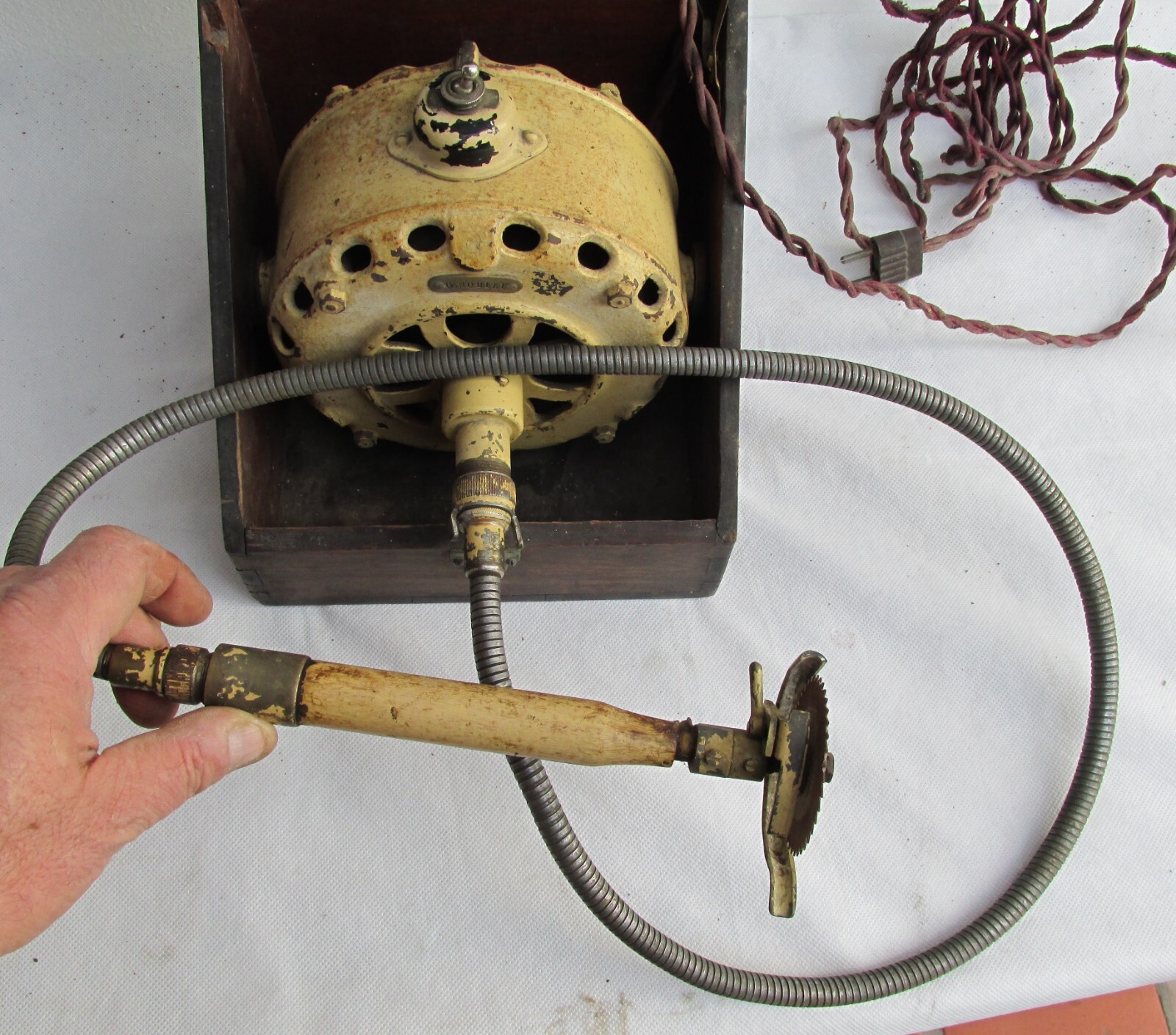 SUPER RARE BONE AUTOPSY SAW MADE WITH GE FAN PANCAKE MOTOR CIRCA 1900, MOTOR RUN