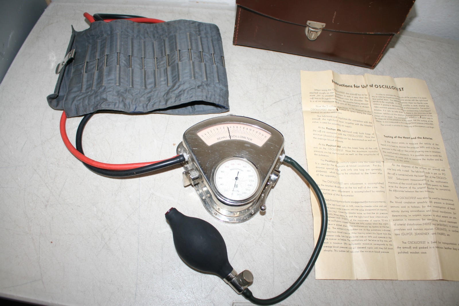 Vintage Pachon Behaj Oscillometer BP Monitor W/Case, Bulb, Cuff, Manual Germany