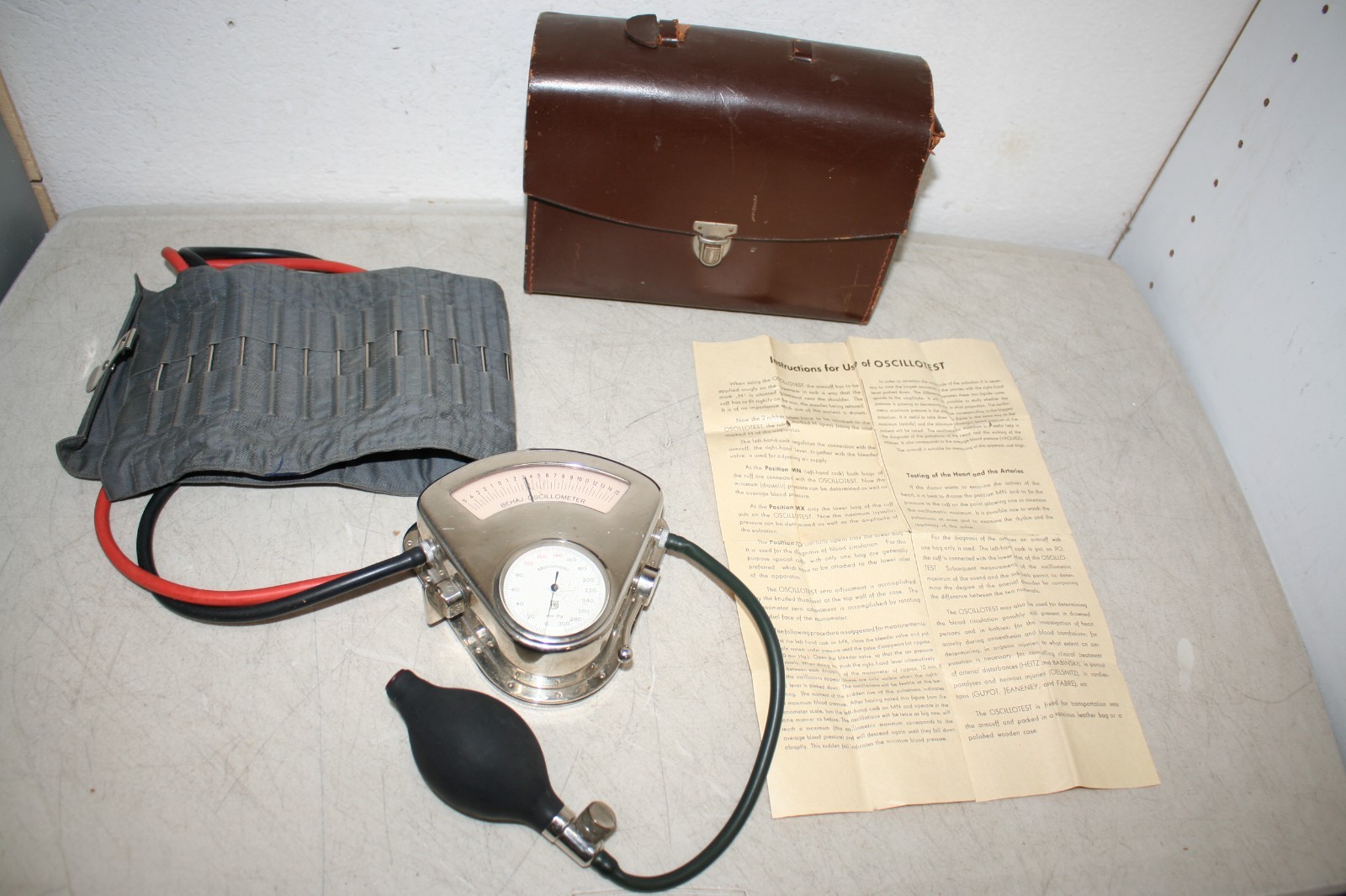 Vintage Pachon Behaj Oscillometer BP Monitor W/Case, Bulb, Cuff, Manual Germany