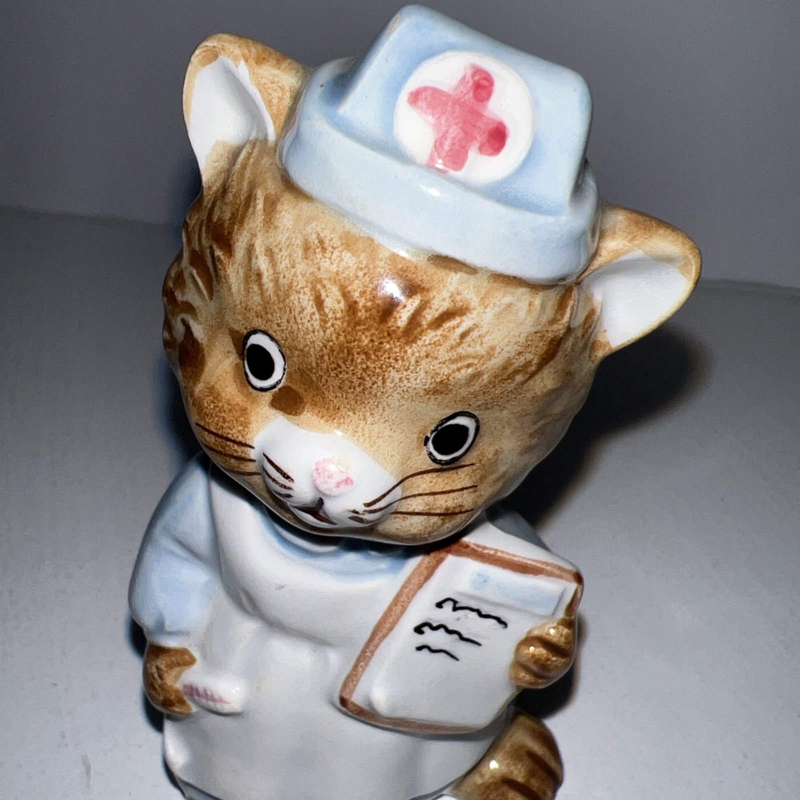 VINTAGE KITTY NURSE Ceramic Figurine Quon-Quon Made in Japan 3.25″