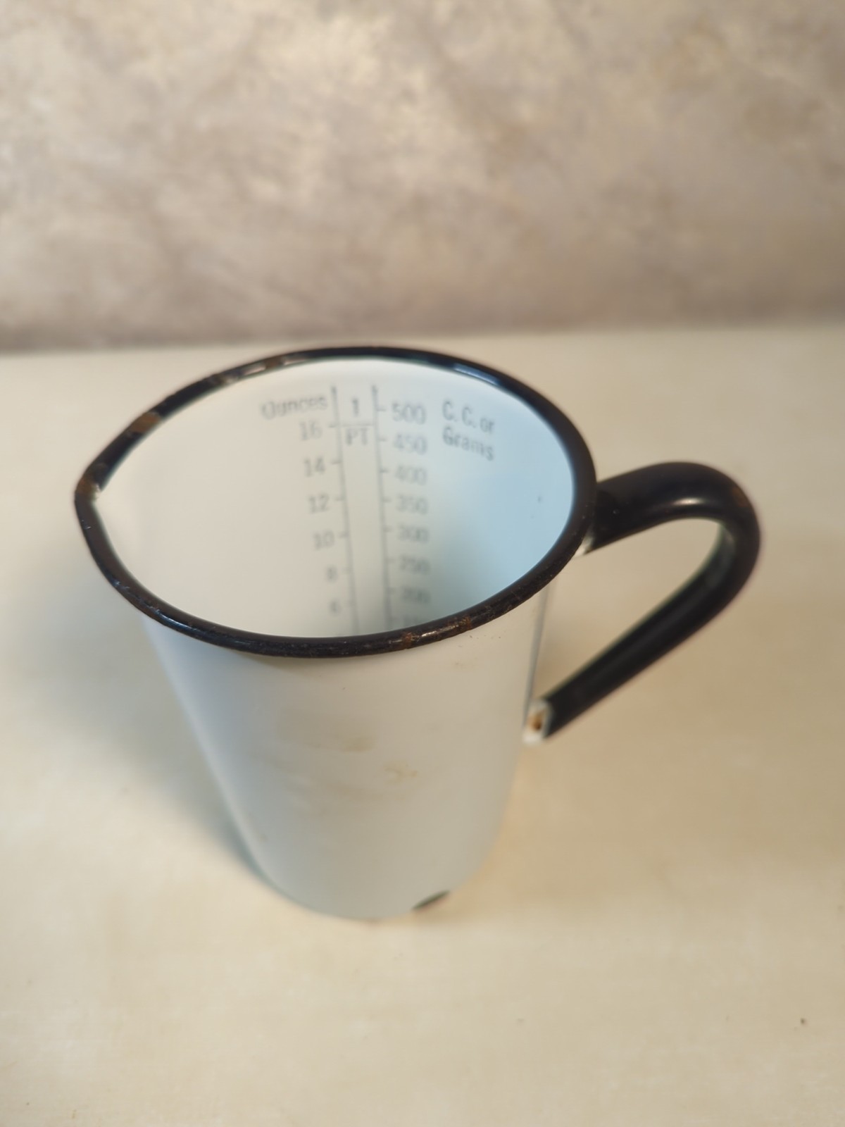 Vtg ENAMELWARE Measuring Cup Medical WHITE Pitcher 32 oz / 1000 cc Primitive