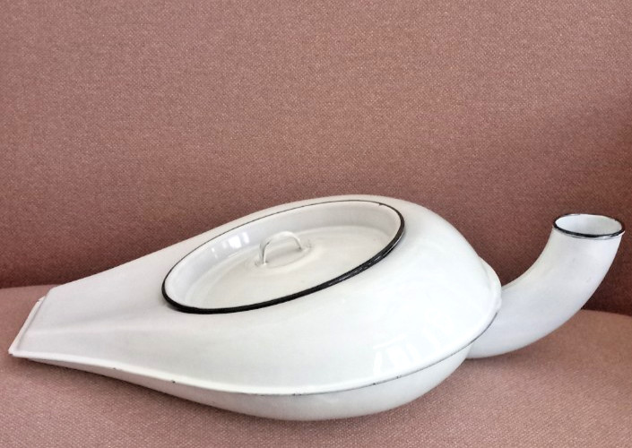 Vintage Unbranded White with Black Trim Enamelware Metal Bedpan/Urinal with Lid