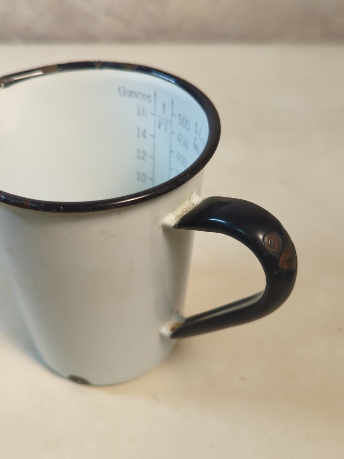 Vtg ENAMELWARE Measuring Cup Medical WHITE Pitcher 32 oz / 1000 cc Primitive